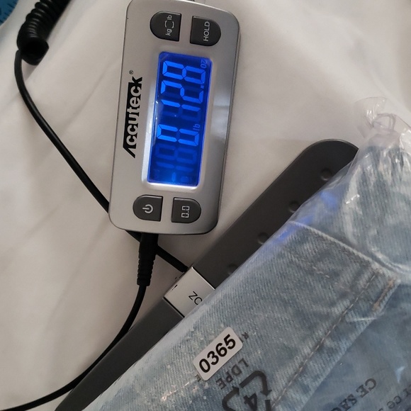 Pinkblush Distressed Denim Full Belly Maternity Shorts Size S - Picture 9 of 9